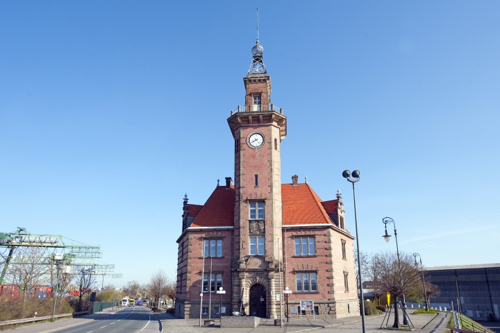 Foto Altes Hafenamt Dortmund bei Tageslicht
